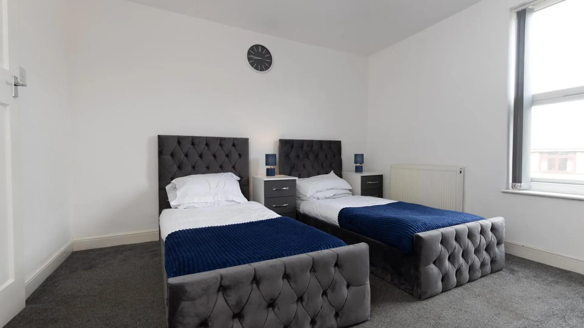 Cozy Nottingham Retreat Entire Home With 4 Bedroom 0*,  Reino Unido