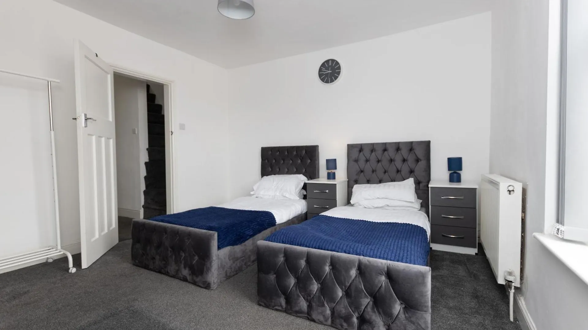 Cozy Nottingham Retreat Entire Home With 4 Bedroom 0*,  Reino Unido